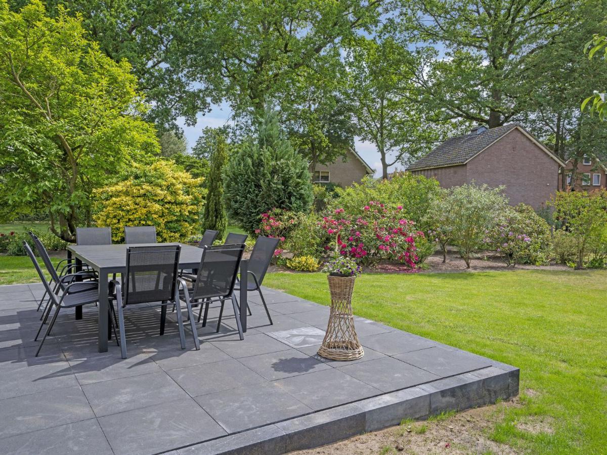 Charming Villa In Lemele With A Nice Garden Exterior foto