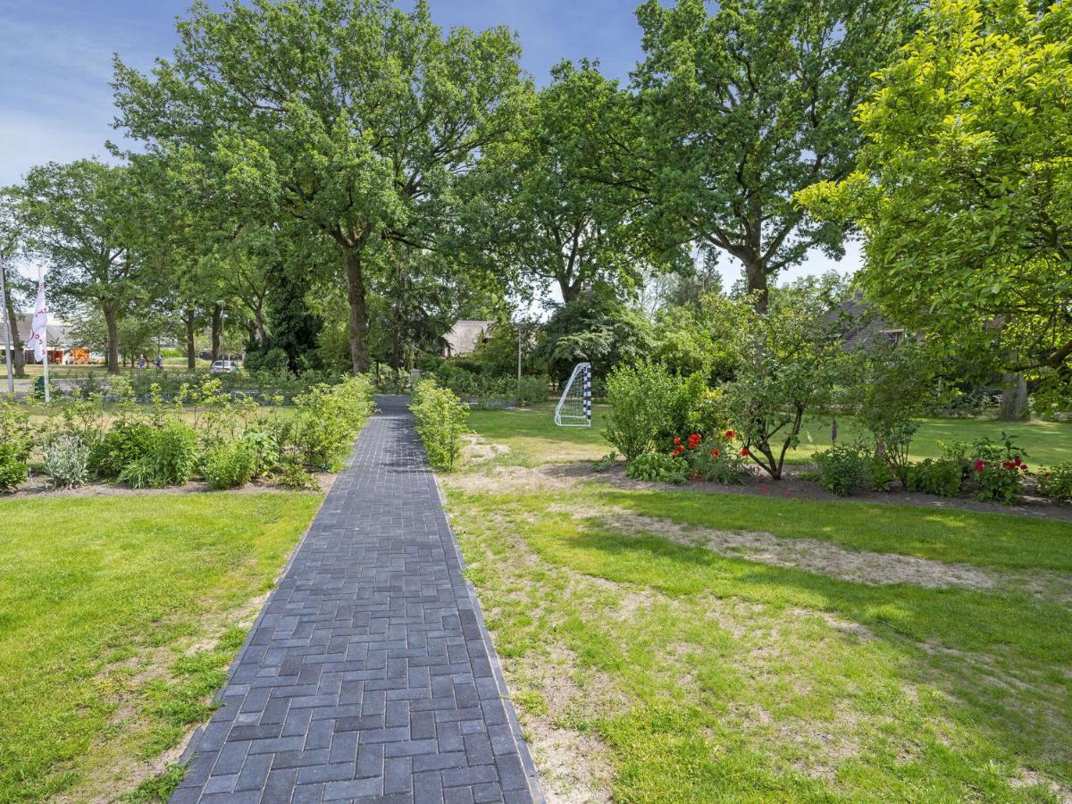 Charming Villa In Lemele With A Nice Garden Exterior foto